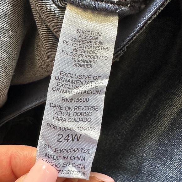 Democracy “AB”Solution Fray Hem Crop Jeans - Picture 8 of 10